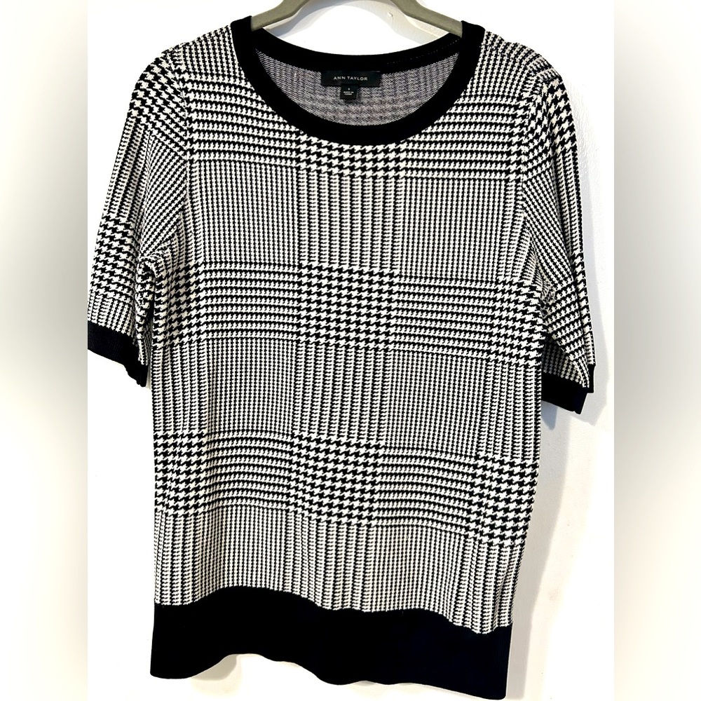 ANN TAYLOR PETITE HOUNDSTOOTH SHORT SLEEVE SWEATER IN WINTER WHITE